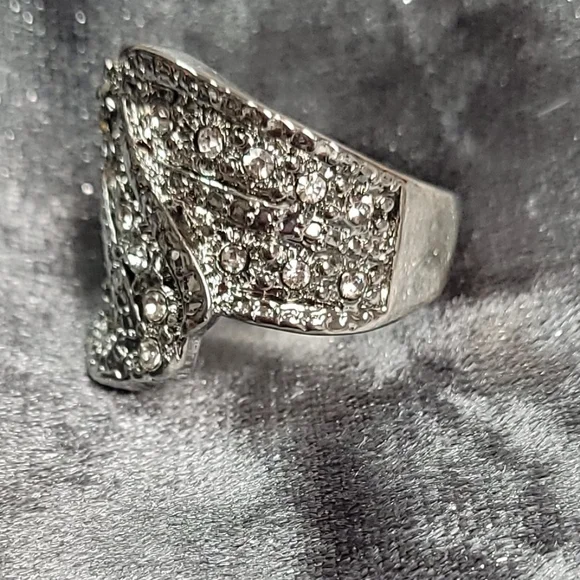 Classic sliver plated crystal Rhinestone Ring - Picture 4 of 5